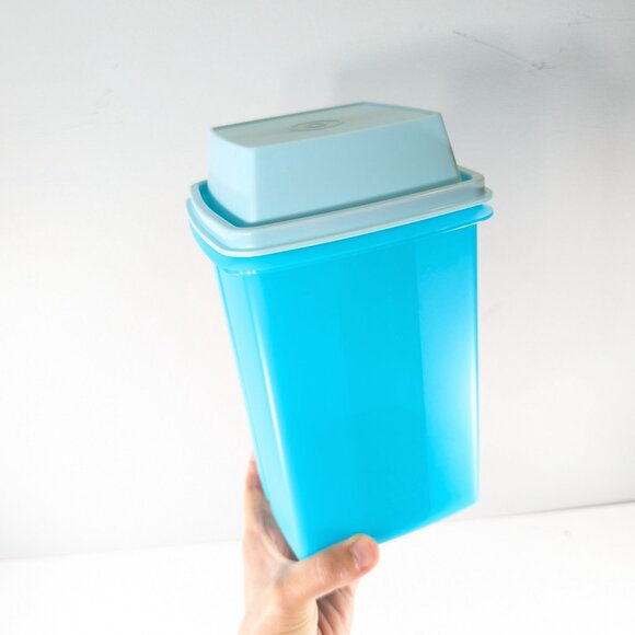TUPPERWARE Pick A Deli Large Aqua Blue pickle keeper - Picture 13 of 13